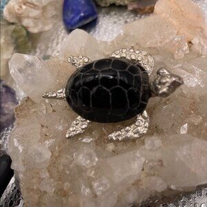 3.1.26-30 Sterling Silver & Onyx Turtle Figurine